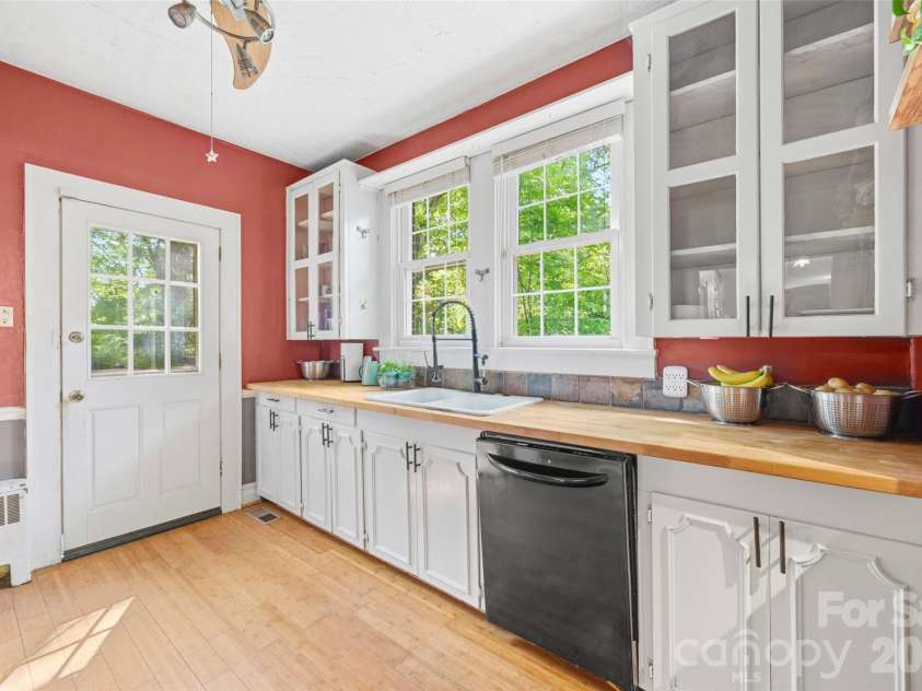 205 Thompson Street, Shelby, NC 28150.  MLS# CAR4362841, YatesRealty ID 17607. 