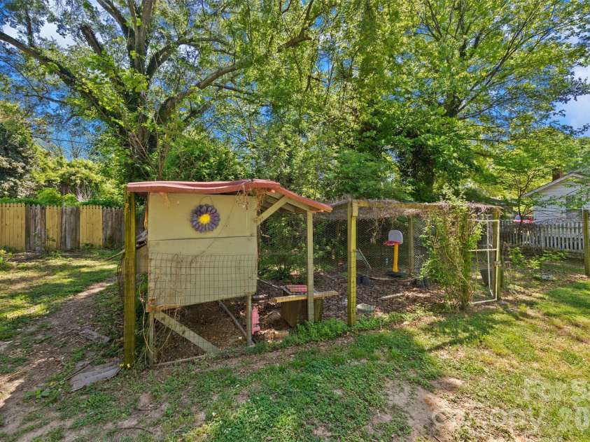 205 Thompson Street, Shelby, NC 28150.  MLS# CAR4362841, YatesRealty ID 17607. 