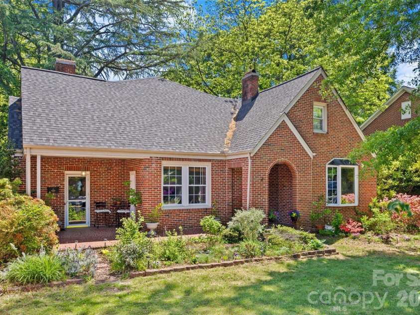 205 Thompson Street, Shelby, NC 28150.  MLS# CAR4362841, YatesRealty ID 17607. 