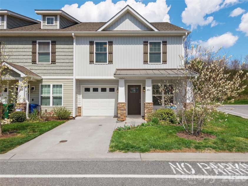 201 Stoney Point Way, Candler, NC 28715.  MLS# CAR4366292, YatesRealty ID 17608. 