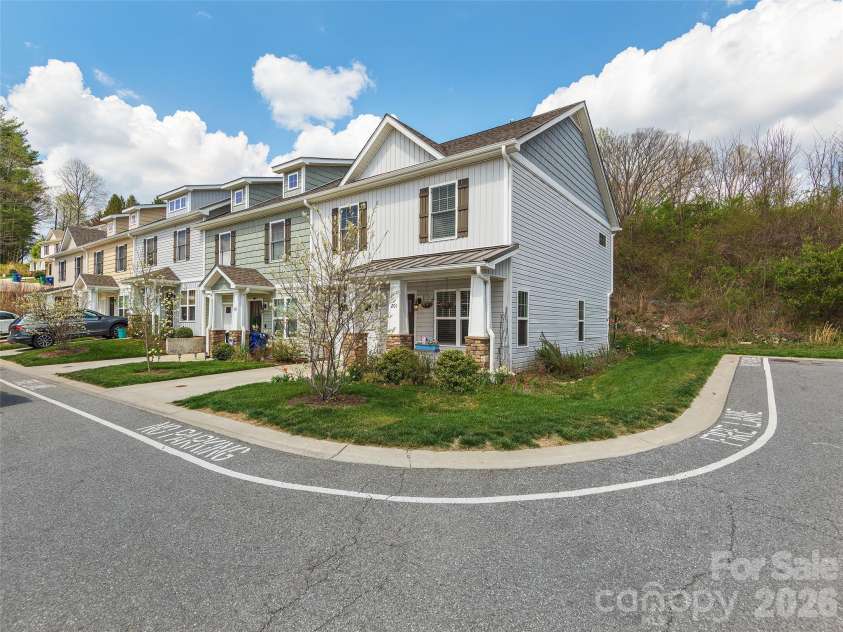 201 Stoney Point Way, Candler, NC 28715.  MLS# CAR4366292, YatesRealty ID 17608. 