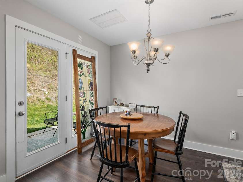 201 Stoney Point Way, Candler, NC 28715.  MLS# CAR4366292, YatesRealty ID 17608. 