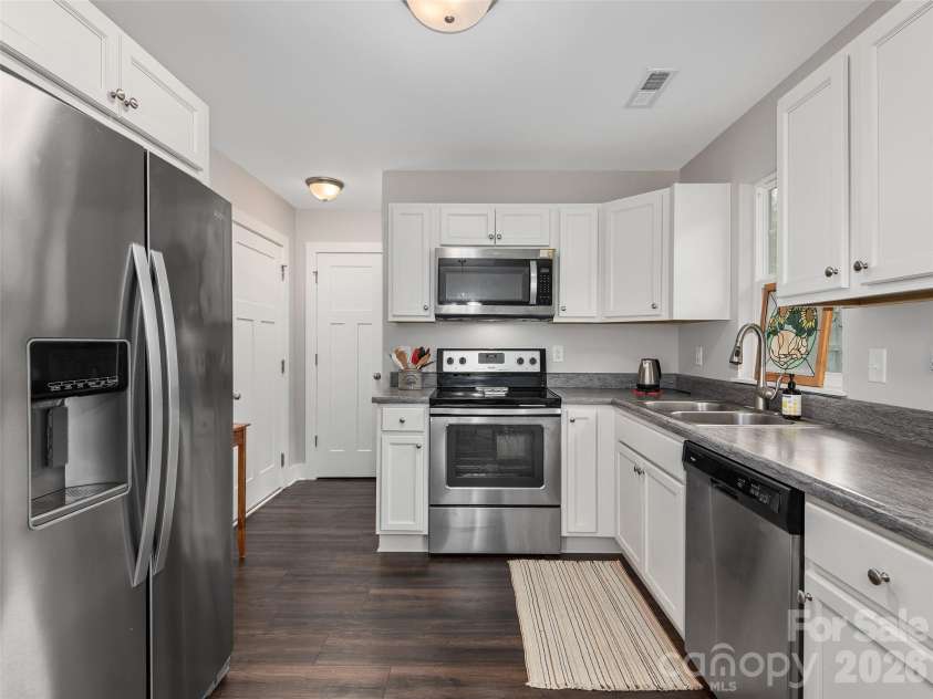 201 Stoney Point Way, Candler, NC 28715.  MLS# CAR4366292, YatesRealty ID 17608. 