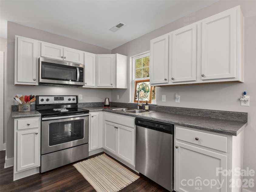 201 Stoney Point Way, Candler, NC 28715.  MLS# CAR4366292, YatesRealty ID 17608. 