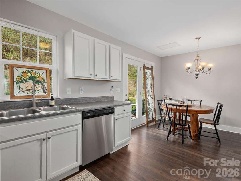 201 Stoney Point Way, Candler, NC 28715.  MLS# CAR4366292, YatesRealty ID 17608. 