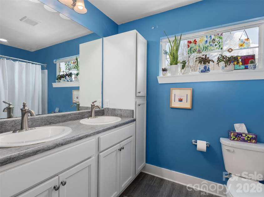 201 Stoney Point Way, Candler, NC 28715.  MLS# CAR4366292, YatesRealty ID 17608. 