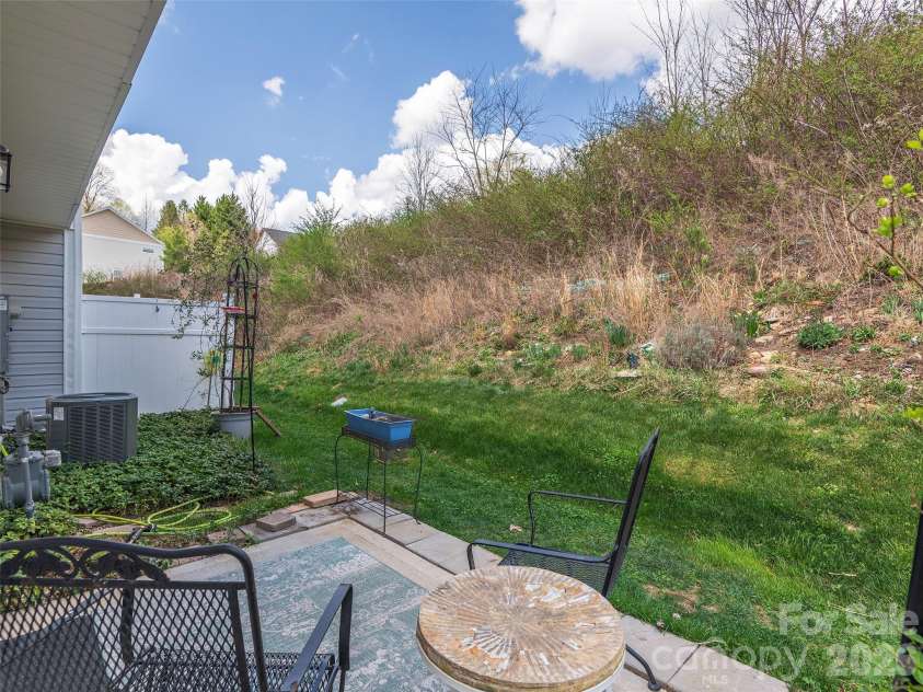 201 Stoney Point Way, Candler, NC 28715.  MLS# CAR4366292, YatesRealty ID 17608. 