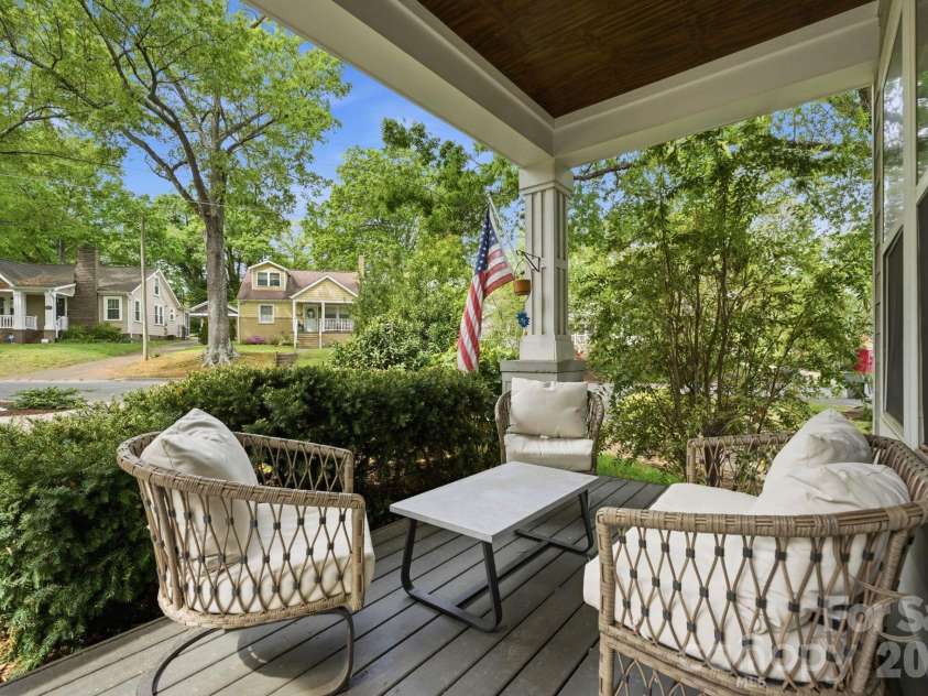 2724 Holt Street, Charlotte, NC 28205.  MLS# CAR4366886, YatesRealty ID 17609. 