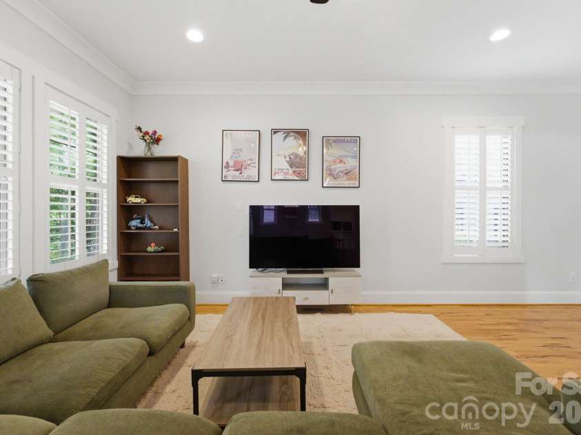 2724 Holt Street, Charlotte, NC 28205.  MLS# CAR4366886, YatesRealty ID 17609. 