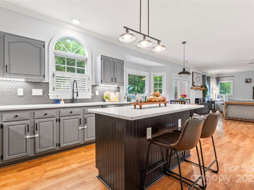 6432 Morningsong Lane, Charlotte, NC 28269.  MLS# CAR4261564, YatesRealty ID 17610. 
