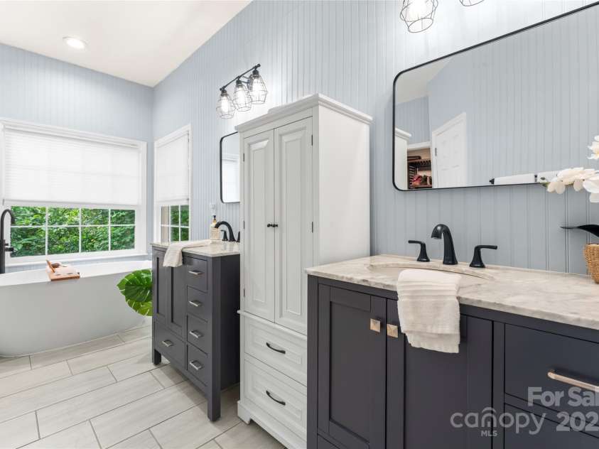 6432 Morningsong Lane, Charlotte, NC 28269.  MLS# CAR4261564, YatesRealty ID 17610. 