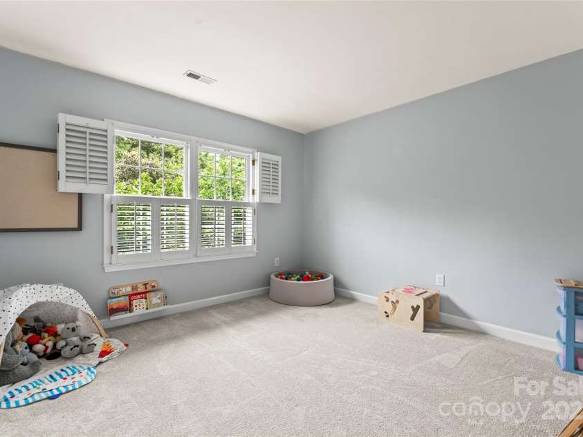 6432 Morningsong Lane, Charlotte, NC 28269.  MLS# CAR4261564, YatesRealty ID 17610. 