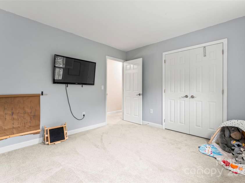6432 Morningsong Lane, Charlotte, NC 28269.  MLS# CAR4261564, YatesRealty ID 17610. 