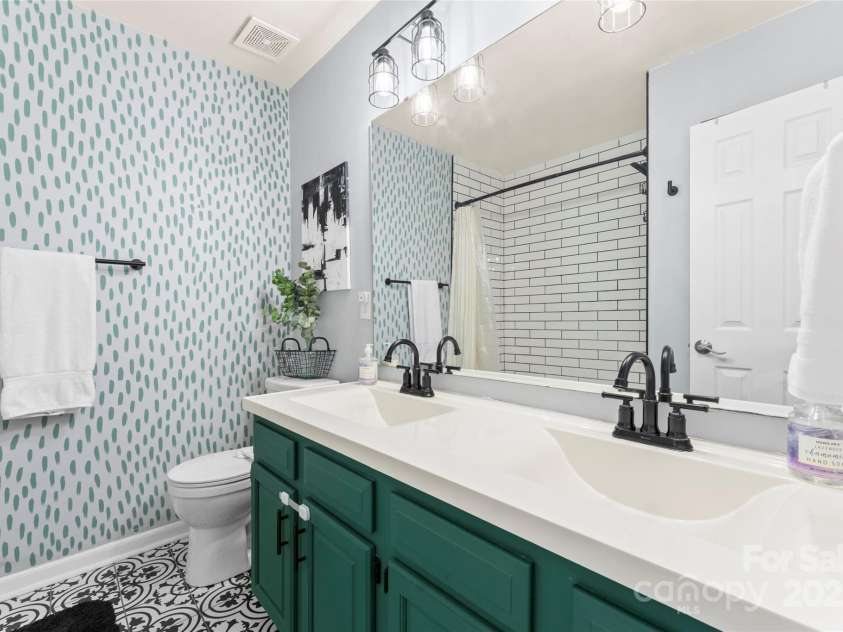 6432 Morningsong Lane, Charlotte, NC 28269.  MLS# CAR4261564, YatesRealty ID 17610. 