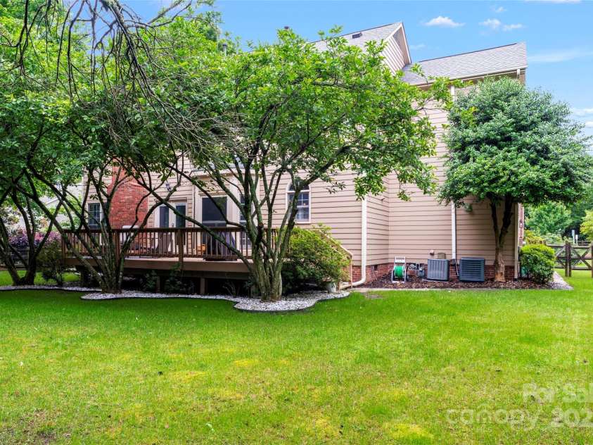6432 Morningsong Lane, Charlotte, NC 28269.  MLS# CAR4261564, YatesRealty ID 17610. 