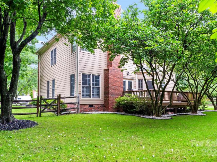 6432 Morningsong Lane, Charlotte, NC 28269.  MLS# CAR4261564, YatesRealty ID 17610. 