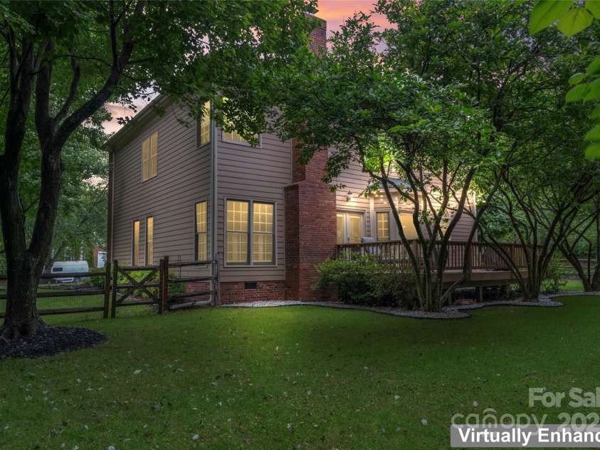6432 Morningsong Lane, Charlotte, NC 28269.  MLS# CAR4261564, YatesRealty ID 17610. 