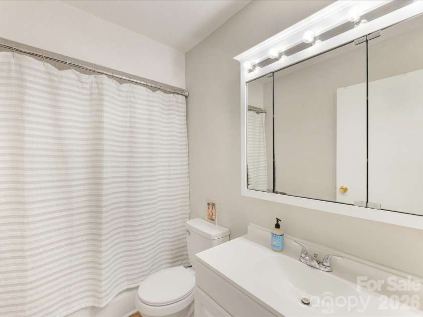 2616 Park Road, Charlotte, NC 28209.  MLS# CAR4361084, YatesRealty ID 17611. Bathroom