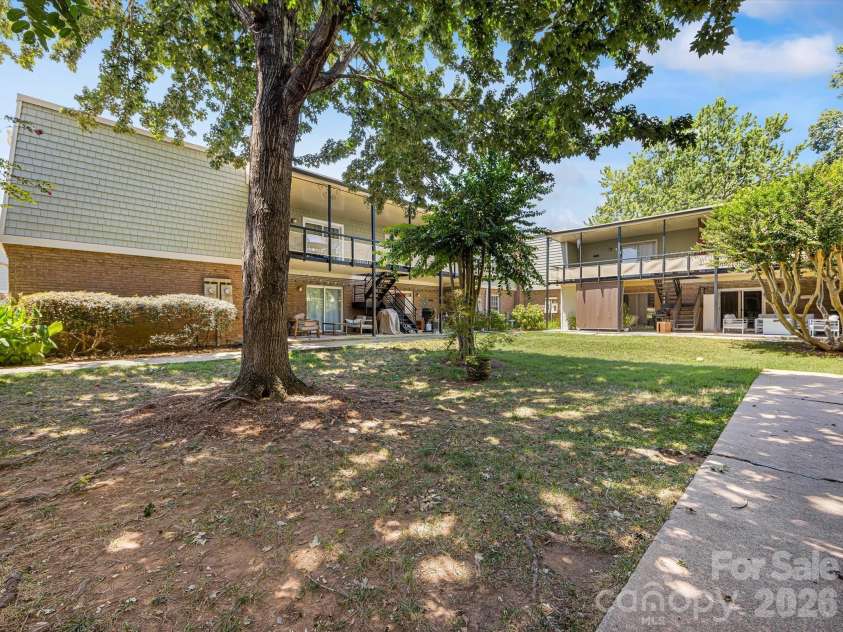 2616 Park Road, Charlotte, NC 28209.  MLS# CAR4361084, YatesRealty ID 17611. Courtyard