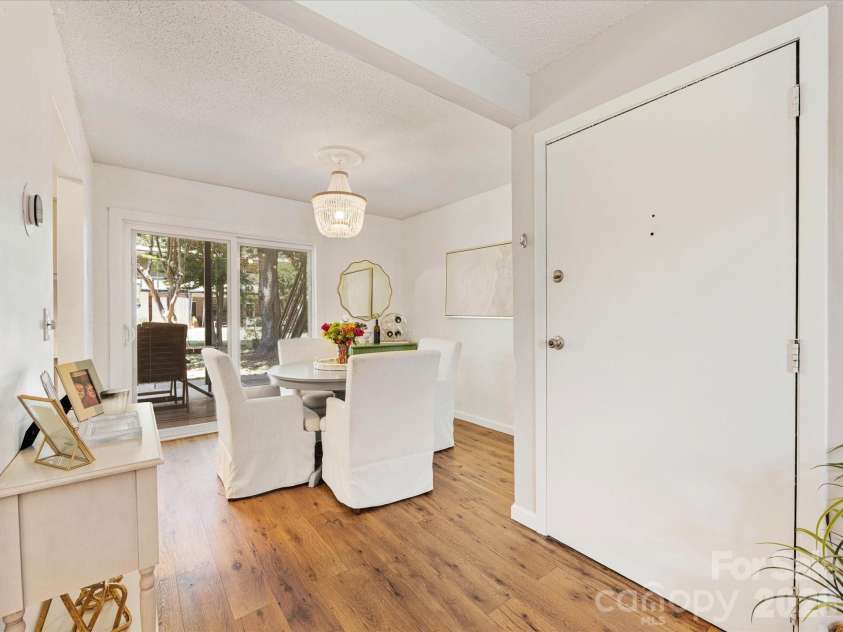 2616 Park Road, Charlotte, NC 28209.  MLS# CAR4361084, YatesRealty ID 17611. Entryway