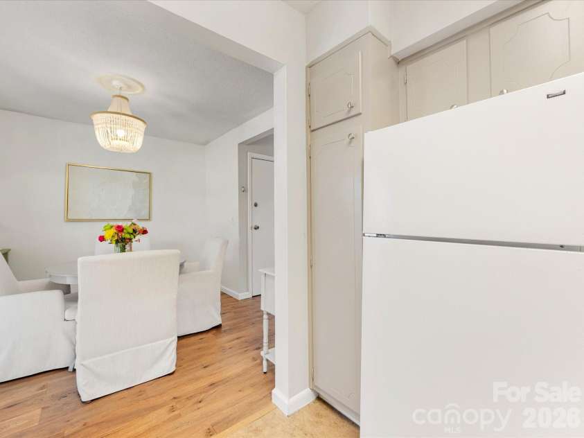2616 Park Road, Charlotte, NC 28209.  MLS# CAR4361084, YatesRealty ID 17611. Kitchen