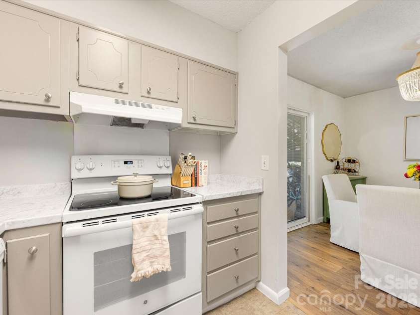 2616 Park Road, Charlotte, NC 28209.  MLS# CAR4361084, YatesRealty ID 17611. Kitchen