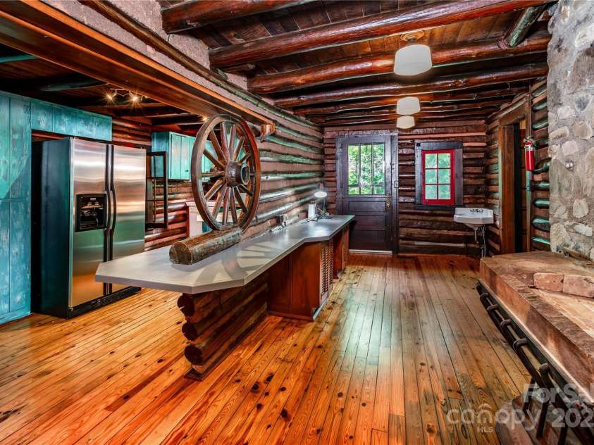 6510 Sharon Hills Road, Charlotte, NC 28210.  MLS# CAR4254366, YatesRealty ID 17611. 