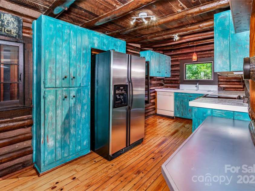 6510 Sharon Hills Road, Charlotte, NC 28210.  MLS# CAR4254366, YatesRealty ID 17611. 