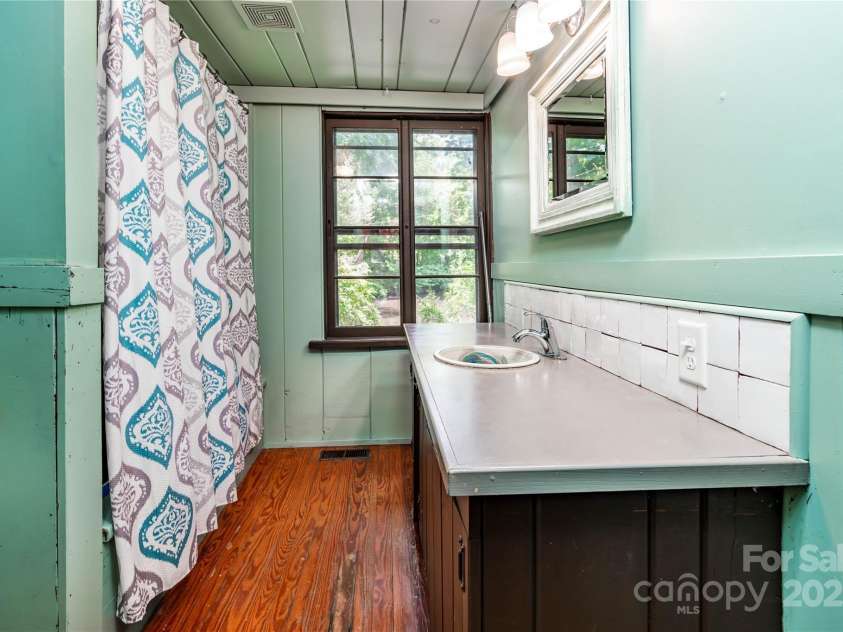 6510 Sharon Hills Road, Charlotte, NC 28210.  MLS# CAR4254366, YatesRealty ID 17611. 