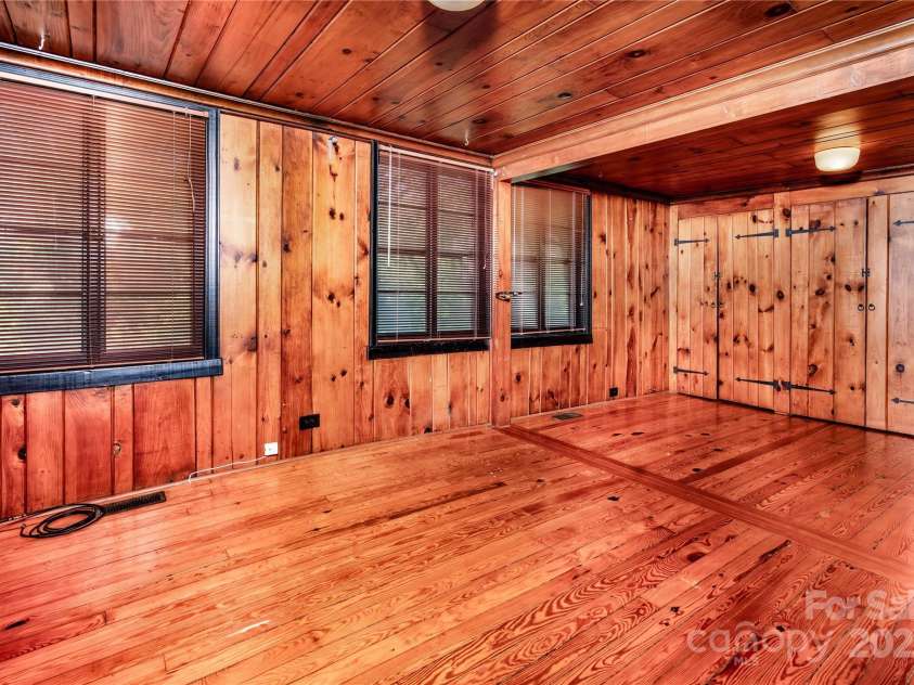 6510 Sharon Hills Road, Charlotte, NC 28210.  MLS# CAR4254366, YatesRealty ID 17611. 