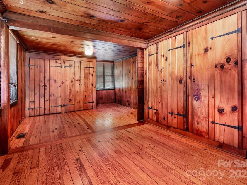 6510 Sharon Hills Road, Charlotte, NC 28210.  MLS# CAR4254366, YatesRealty ID 17611. 