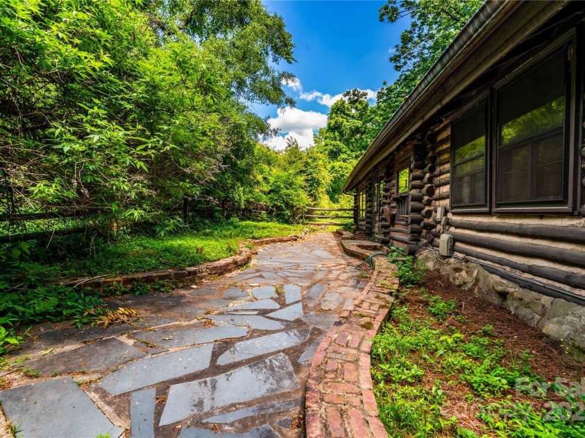 6510 Sharon Hills Road, Charlotte, NC 28210.  MLS# CAR4254366, YatesRealty ID 17611. 