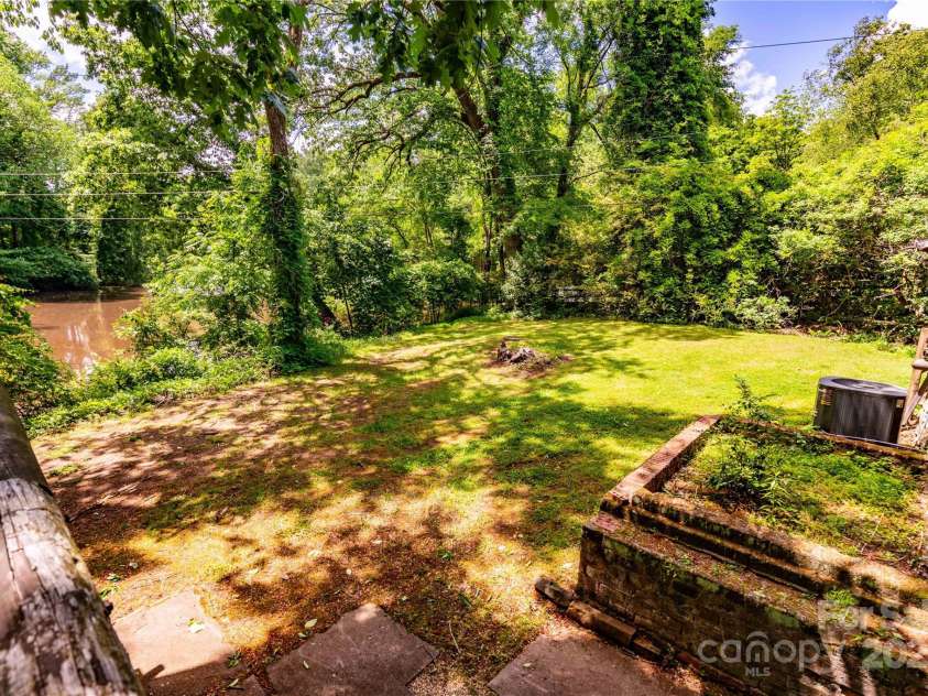 6510 Sharon Hills Road, Charlotte, NC 28210.  MLS# CAR4254366, YatesRealty ID 17611. 