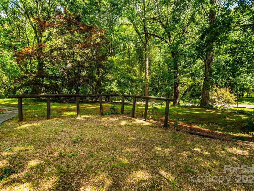 6510 Sharon Hills Road, Charlotte, NC 28210.  MLS# CAR4254366, YatesRealty ID 17611. 