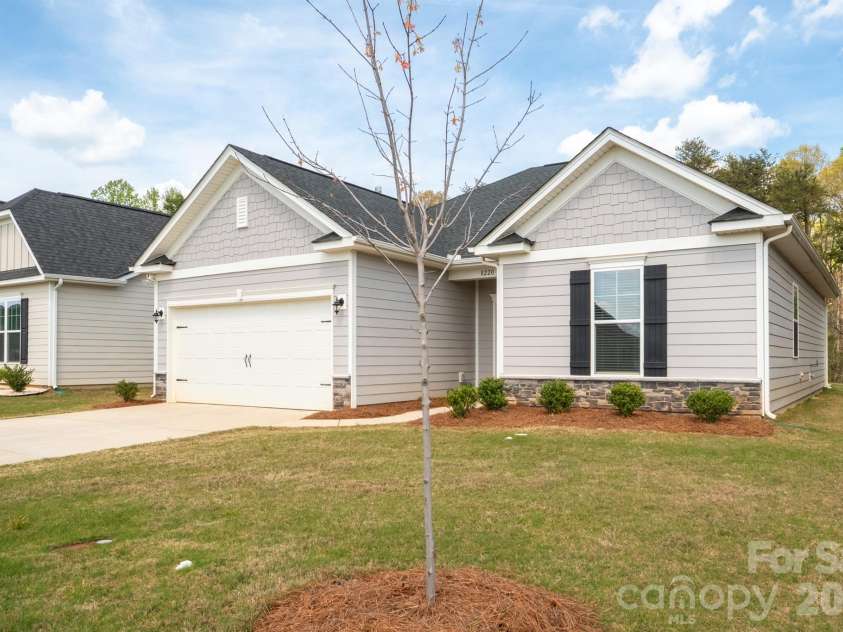 8220 Mccormick Street, Terrell, NC 28682.  MLS# CAR4366340, YatesRealty ID 17612. 