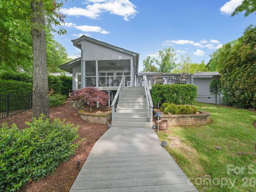 14 King Haigler Chase Court, Clover, SC 29710.  MLS# CAR4370873, YatesRealty ID 17613. 