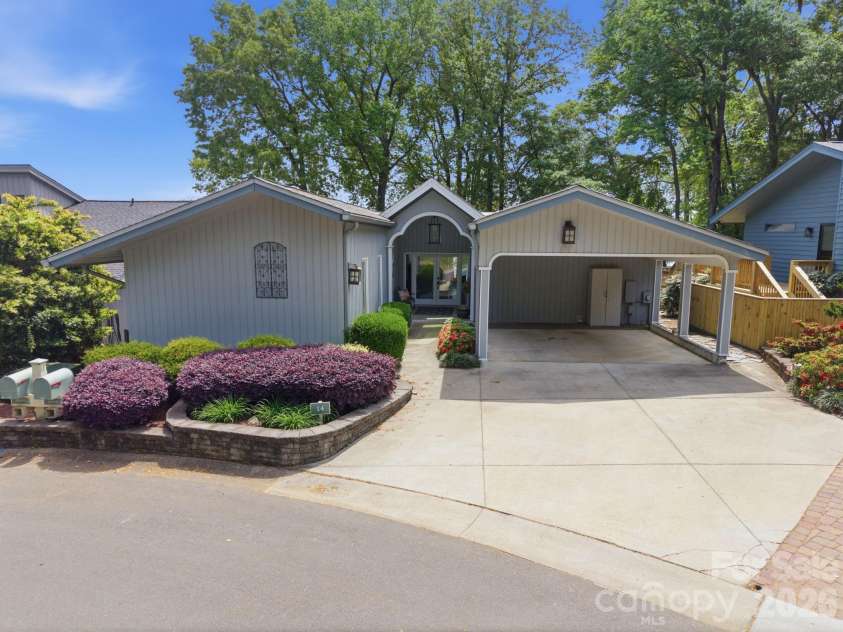 14 King Haigler Chase Court, Clover, SC 29710.  MLS# CAR4370873, YatesRealty ID 17613. 