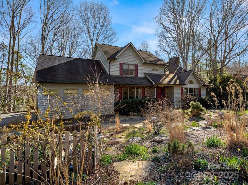 5 Spring Cove Court, Arden, NC 28704.  MLS# CAR4238713, YatesRealty ID 17614. 