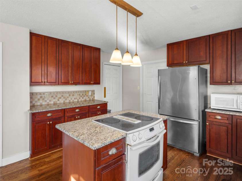 5 Spring Cove Court, Arden, NC 28704.  MLS# CAR4238713, YatesRealty ID 17614. 