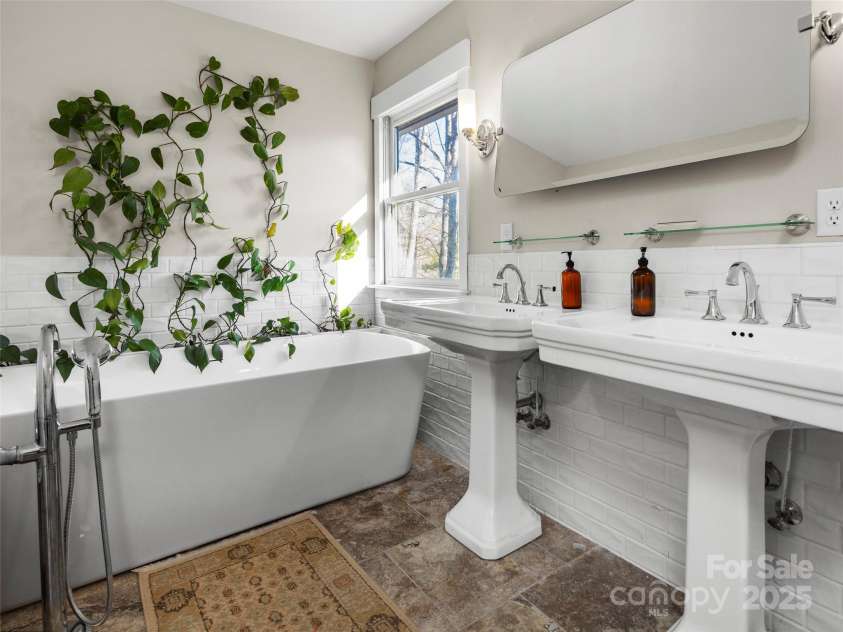 5 Spring Cove Court, Arden, NC 28704.  MLS# CAR4238713, YatesRealty ID 17614. 