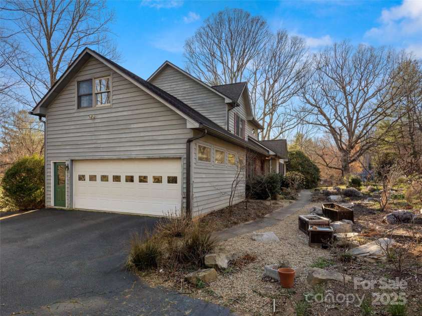 5 Spring Cove Court, Arden, NC 28704.  MLS# CAR4238713, YatesRealty ID 17614. 