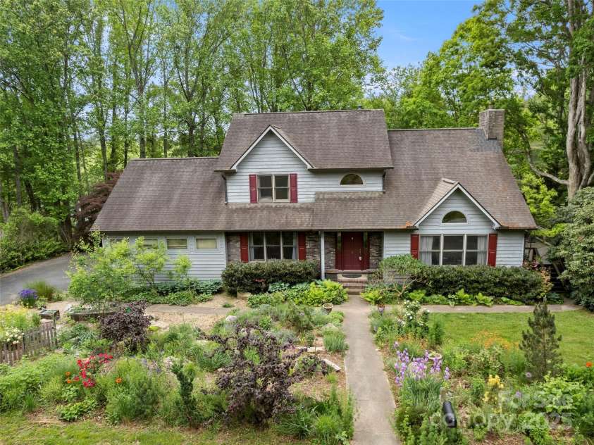 5 Spring Cove Court, Arden, NC 28704.  MLS# CAR4238713, YatesRealty ID 17614. 