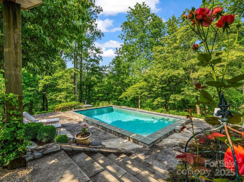 11 Hearthstone Lane, Landrum, SC 29356.  MLS# CAR4267724, YatesRealty ID 17615. 