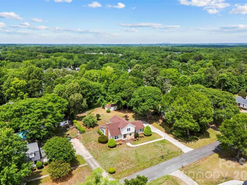 107 Friendfield Drive, Fort Mill, SC 29715.  MLS# CAR4377175, YatesRealty ID 17618. 