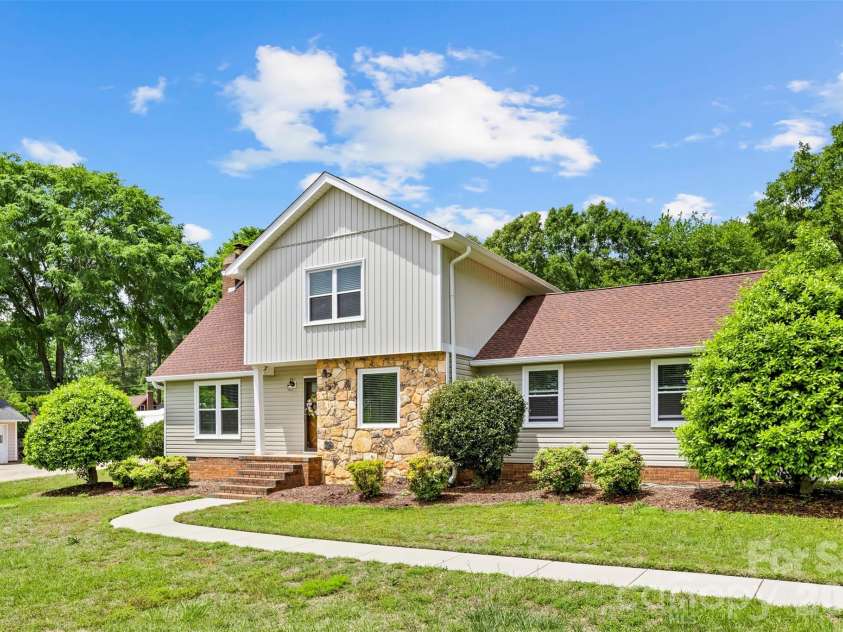 107 Friendfield Drive, Fort Mill, SC 29715.  MLS# CAR4377175, YatesRealty ID 17618. 