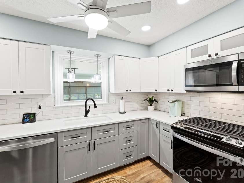 107 Friendfield Drive, Fort Mill, SC 29715.  MLS# CAR4377175, YatesRealty ID 17618. 