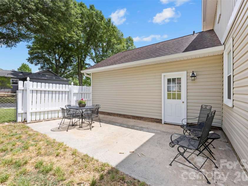 107 Friendfield Drive, Fort Mill, SC 29715.  MLS# CAR4377175, YatesRealty ID 17618. 