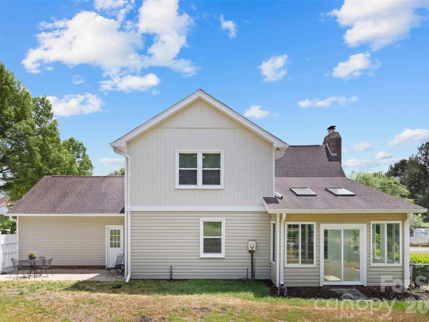 107 Friendfield Drive, Fort Mill, SC 29715.  MLS# CAR4377175, YatesRealty ID 17618. 