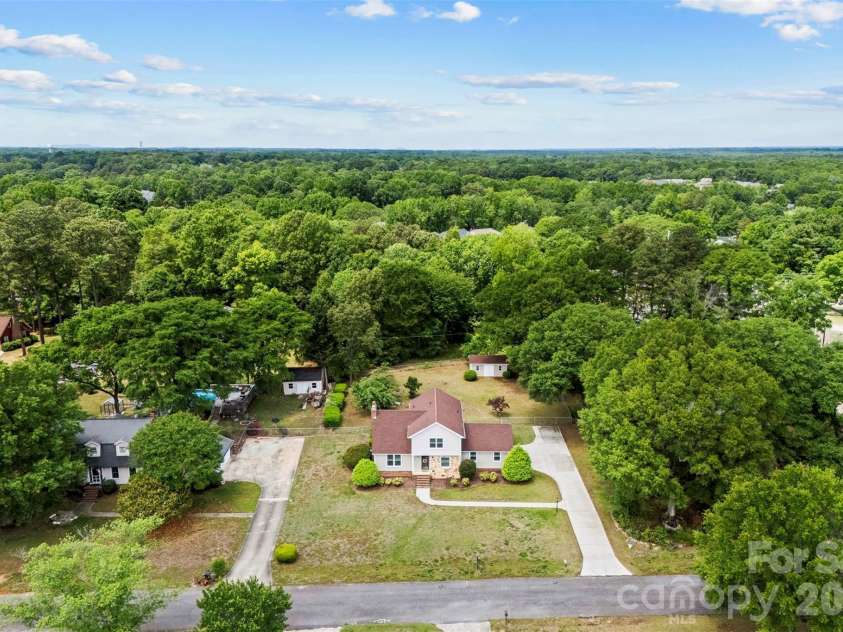 107 Friendfield Drive, Fort Mill, SC 29715.  MLS# CAR4377175, YatesRealty ID 17618. 