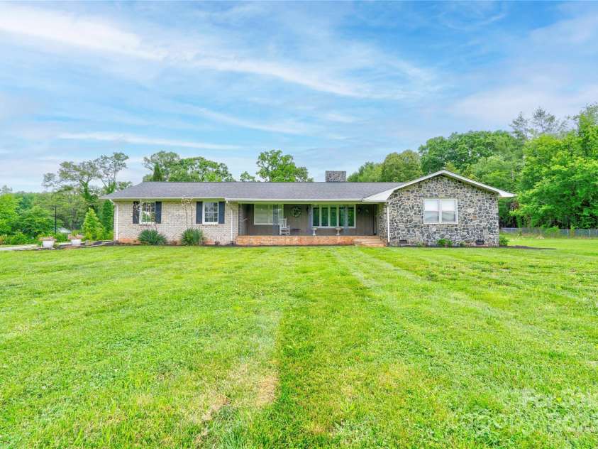 111 Gordon Avenue, Shelby, NC 28152.  MLS# CAR4262941, YatesRealty ID 17618. 